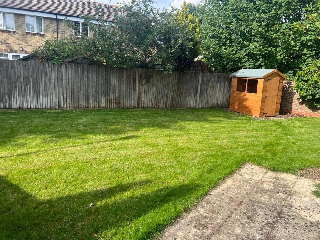 Flat 1 Hobart * Hendon
